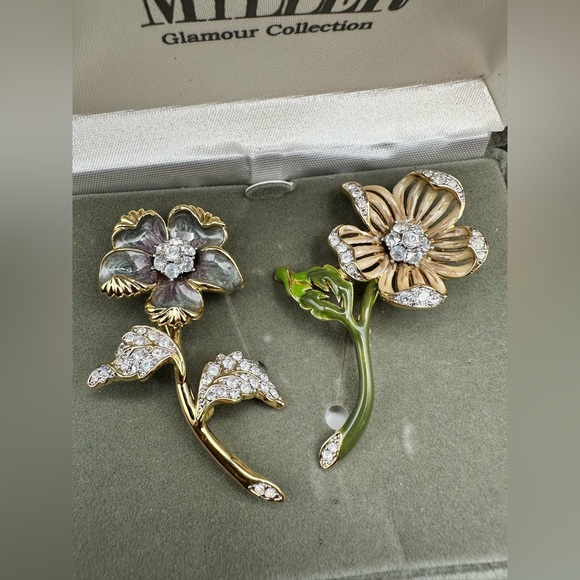 Vintage Nolan Miller Clear Swarovski Rhinestone Enamel Flower Brooch Pin 2 set - Picture 5 of 16